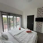 Smeraldo Penthouse דירה