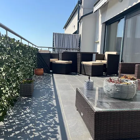 Smeraldo Penthouse Apartment Zamardi