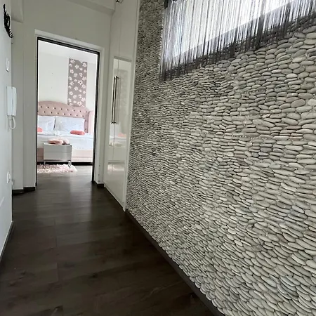 Smeraldo Penthouse Apartment *